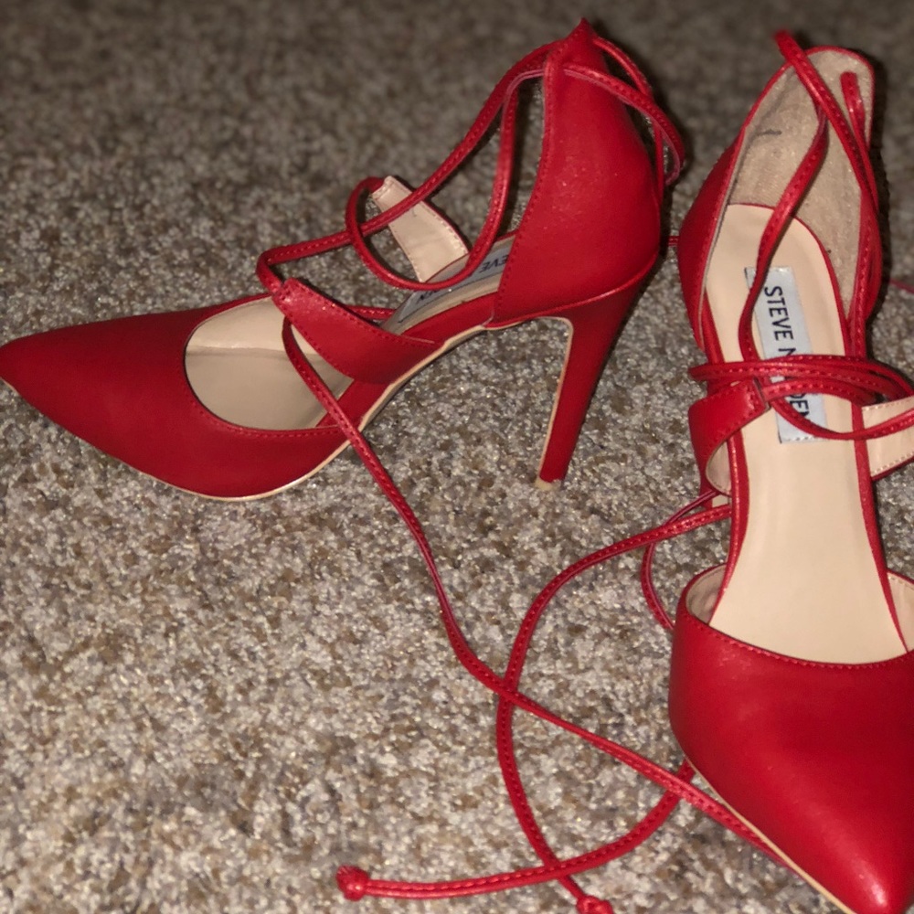 Red string up heels - Picture 3 of 4